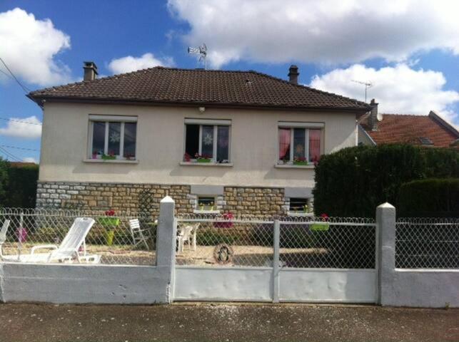 Blue Room, Kitchenette Chaumont (Haute-Marne) Exterior foto